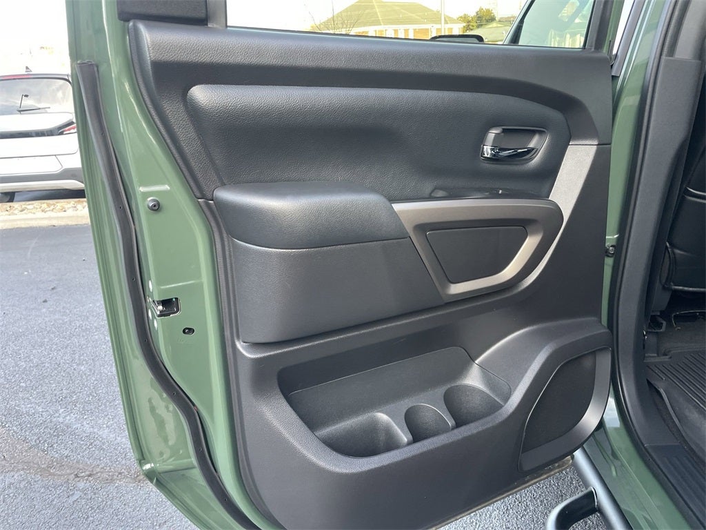 2024 Nissan Titan SV