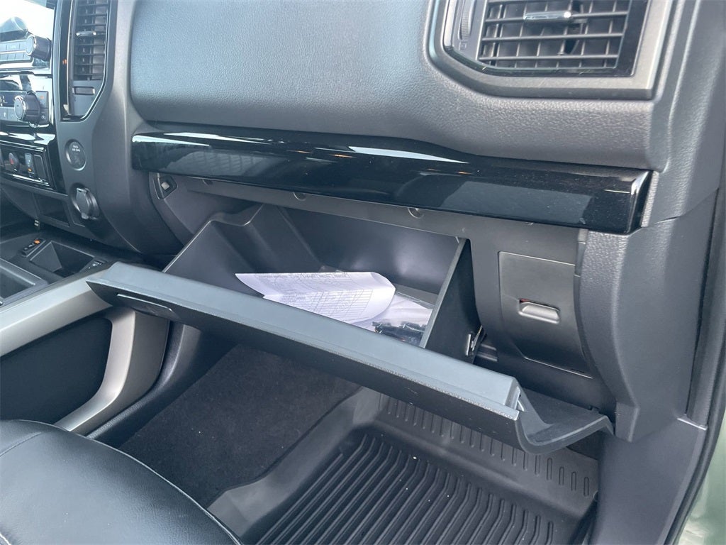 2024 Nissan Titan SV