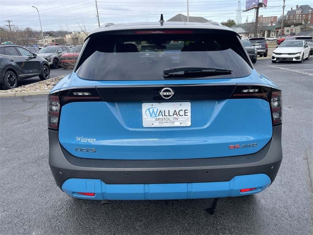 2025 Nissan Kicks SR