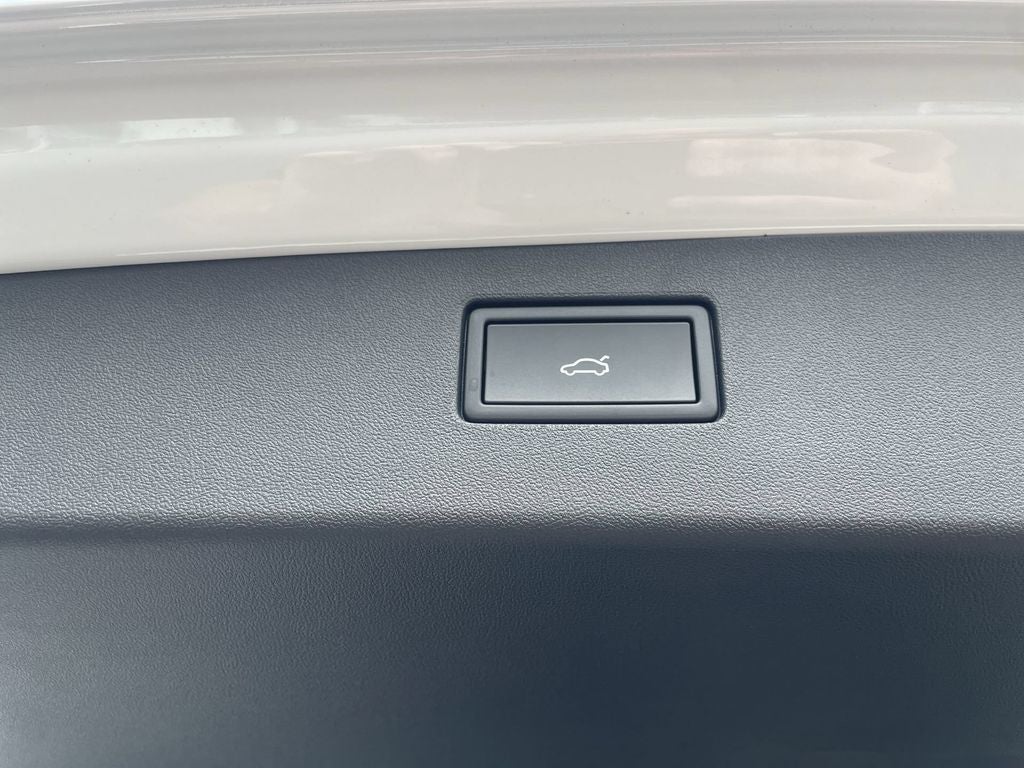 2026 Volkswagen Tiguan 2.0T SEL R-Line