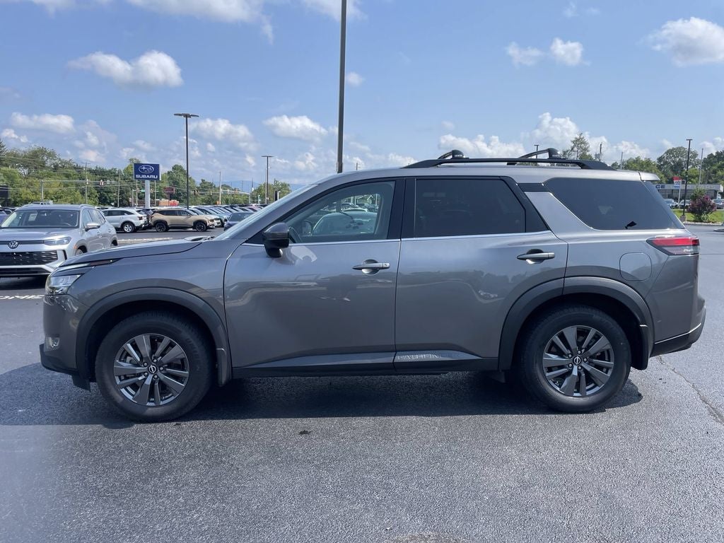 2022 Nissan Pathfinder SV