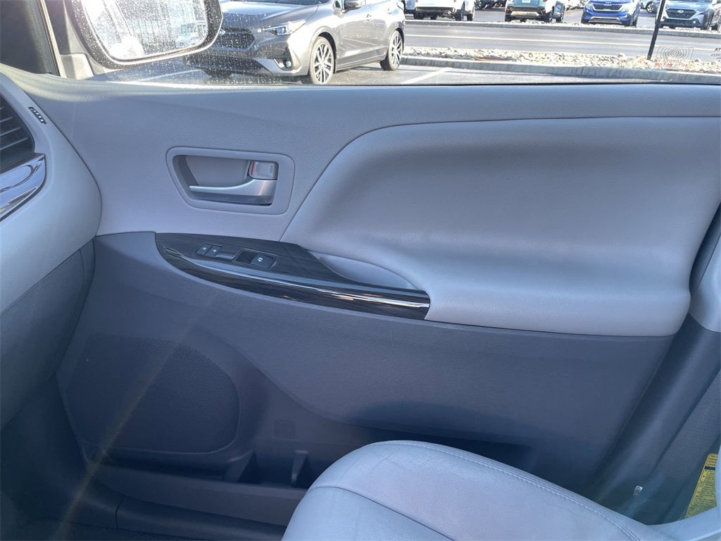 2015 Toyota Sienna L 7 Passenger