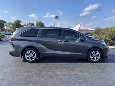 2025 Toyota Sienna Limited 7 Passenger