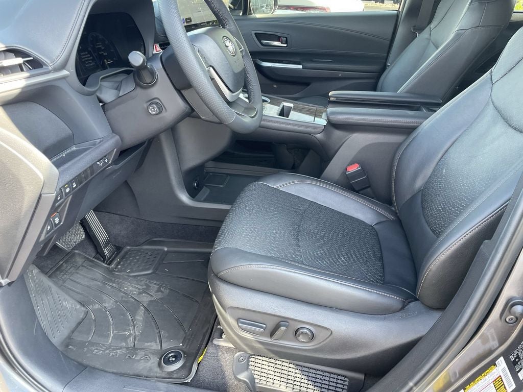 2025 Toyota Sienna Limited 7 Passenger