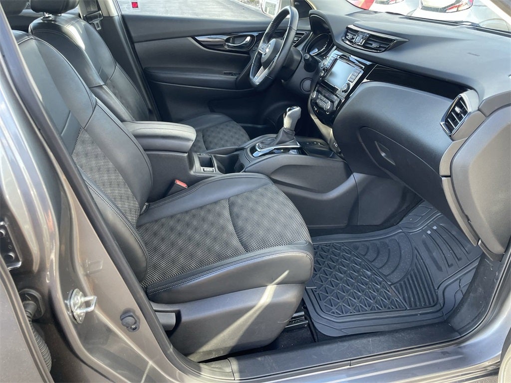 2022 Nissan Rogue Sport SV