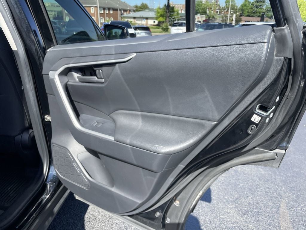 2019 Toyota RAV4 LE