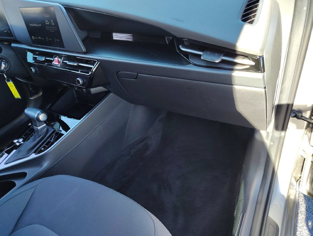2024 Kia Niro LX