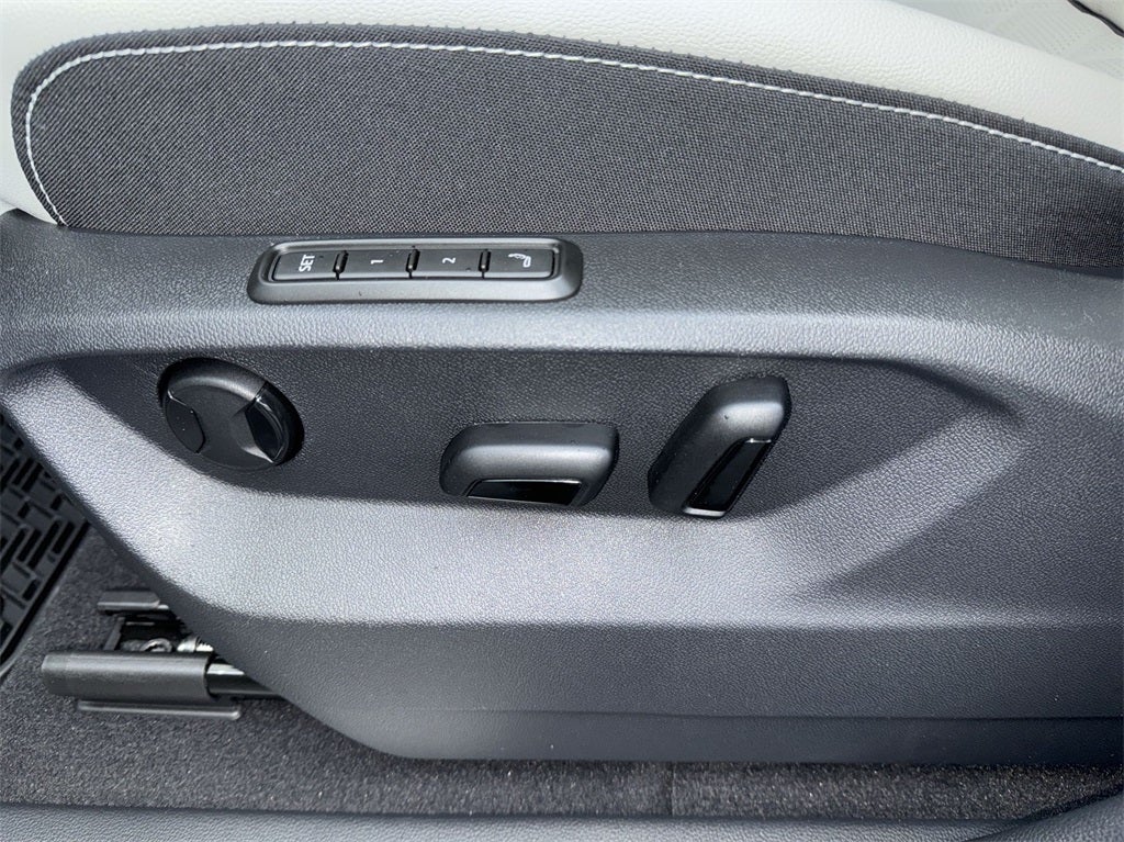 2025 Volkswagen Atlas Cross Sport 2.0T SEL Premium R-Line