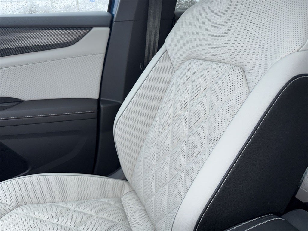 2025 Volkswagen Atlas Cross Sport 2.0T SEL Premium R-Line