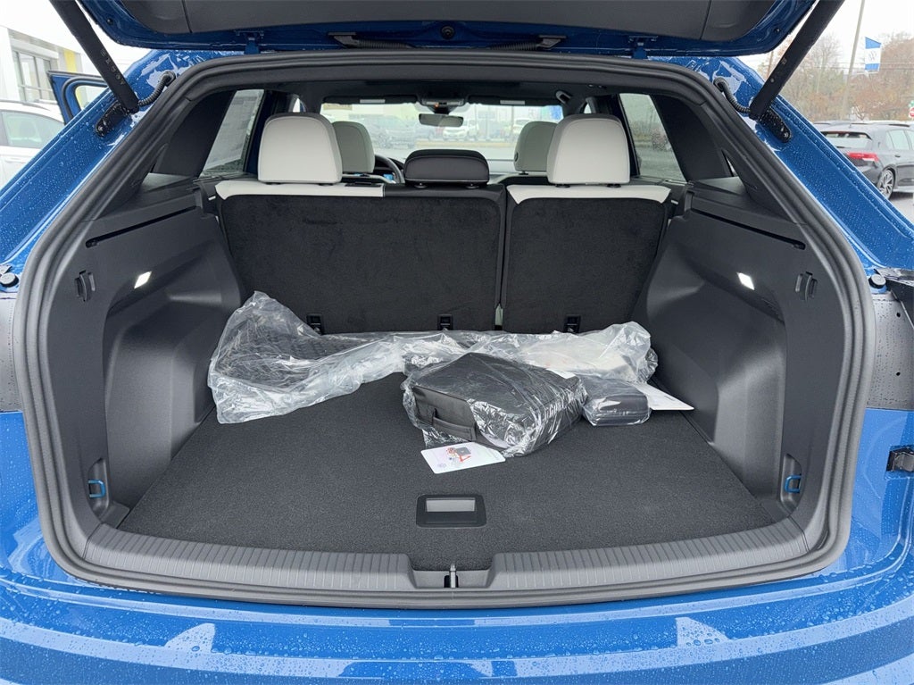 2025 Volkswagen Atlas Cross Sport 2.0T SEL Premium R-Line