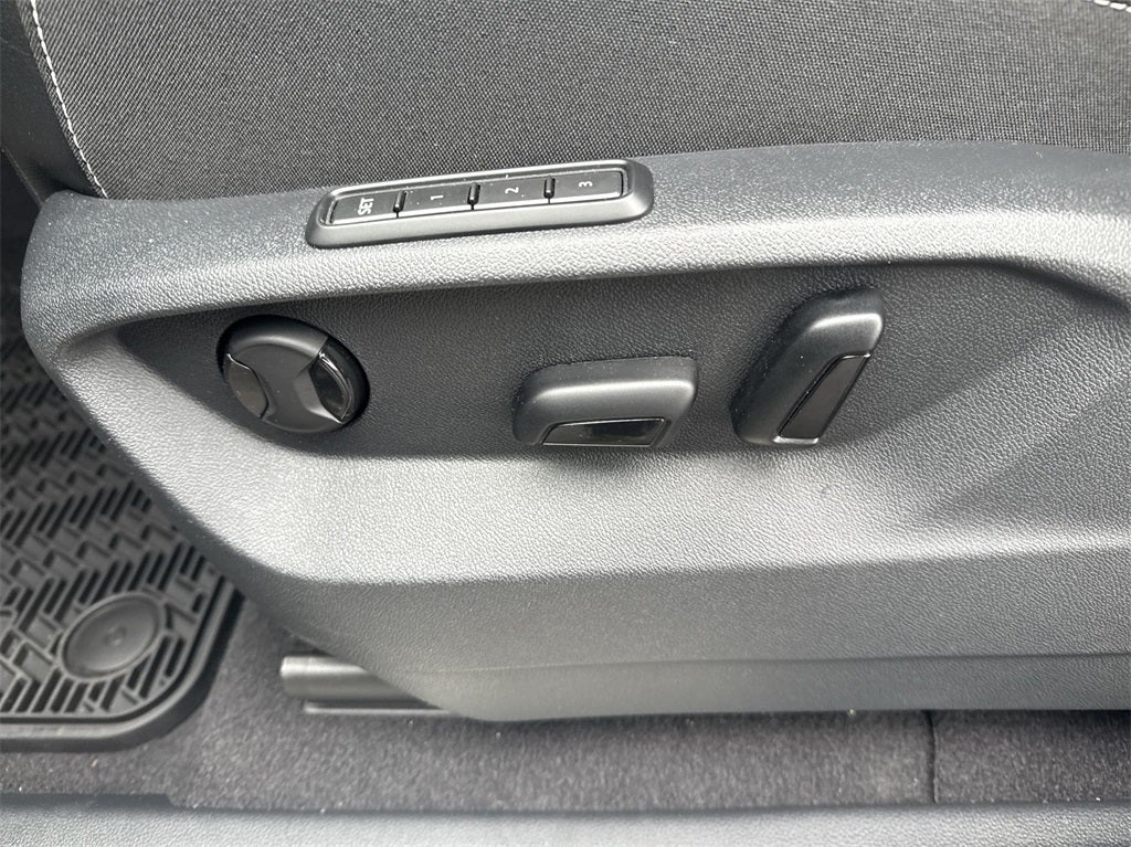 2024 Volkswagen Atlas Cross Sport 2.0T SEL Premium R-Line