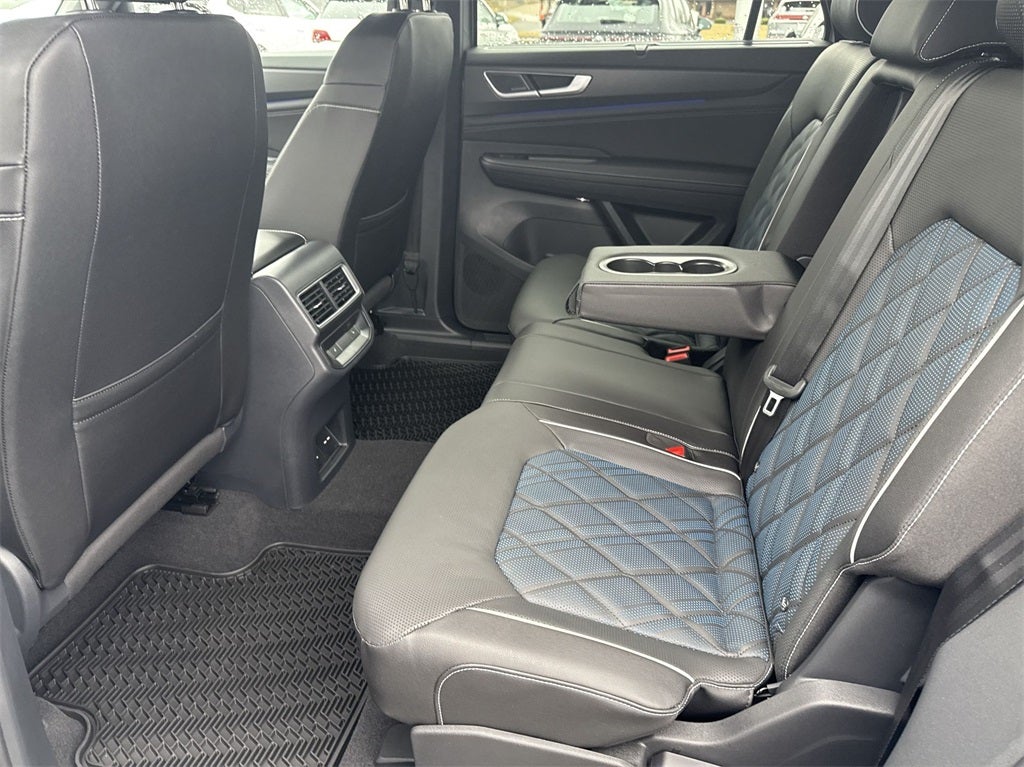 2025 Volkswagen Atlas Cross Sport 2.0T SEL Premium R-Line