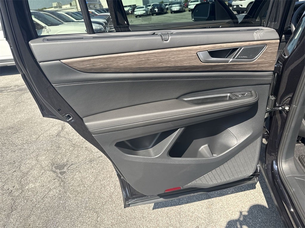 2025 Volkswagen Atlas 2.0T SEL Premium R-Line