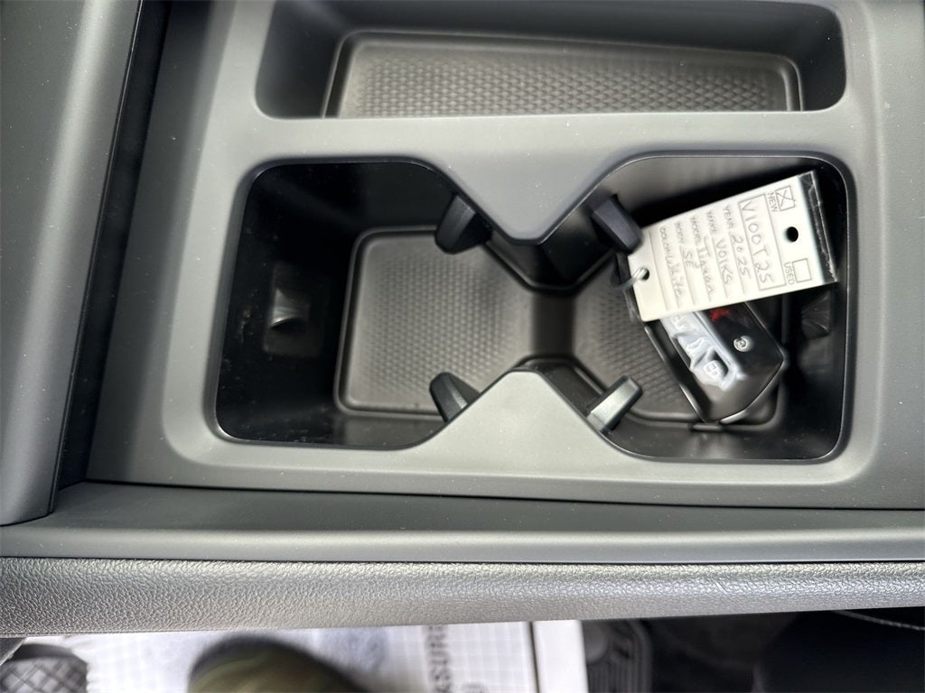 2025 Volkswagen Tiguan 2.0T SE