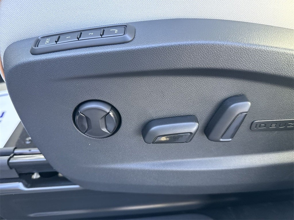 2025 Volkswagen ID. Buzz Pro S Plus