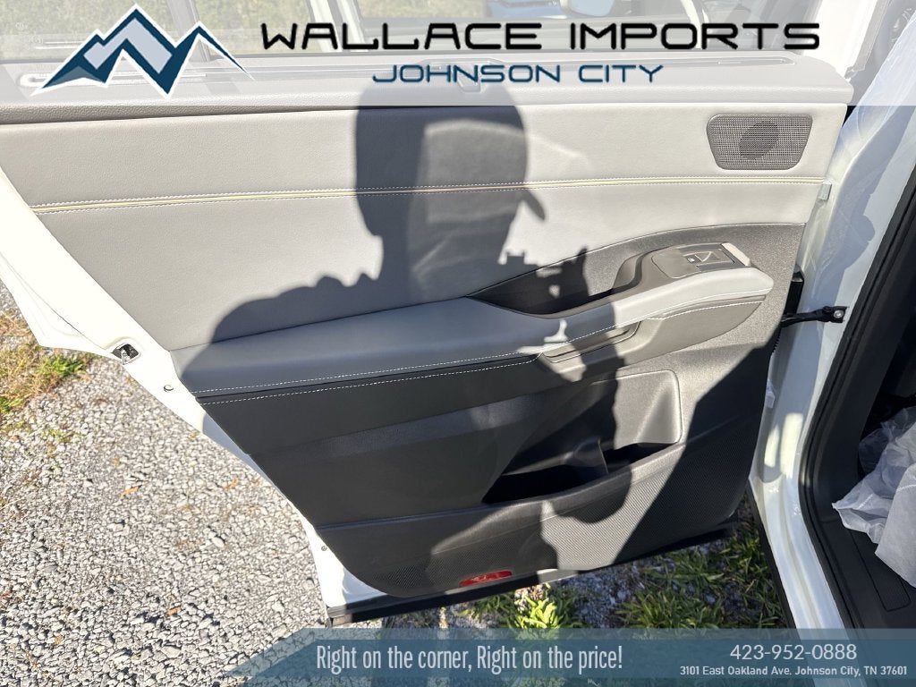 2027 Volkswagen Atlas 2.0T SE w/ Technology