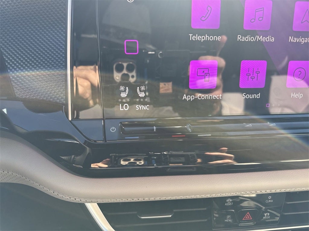 2025 Volkswagen Atlas Cross Sport 2.0T SEL Premium R-Line