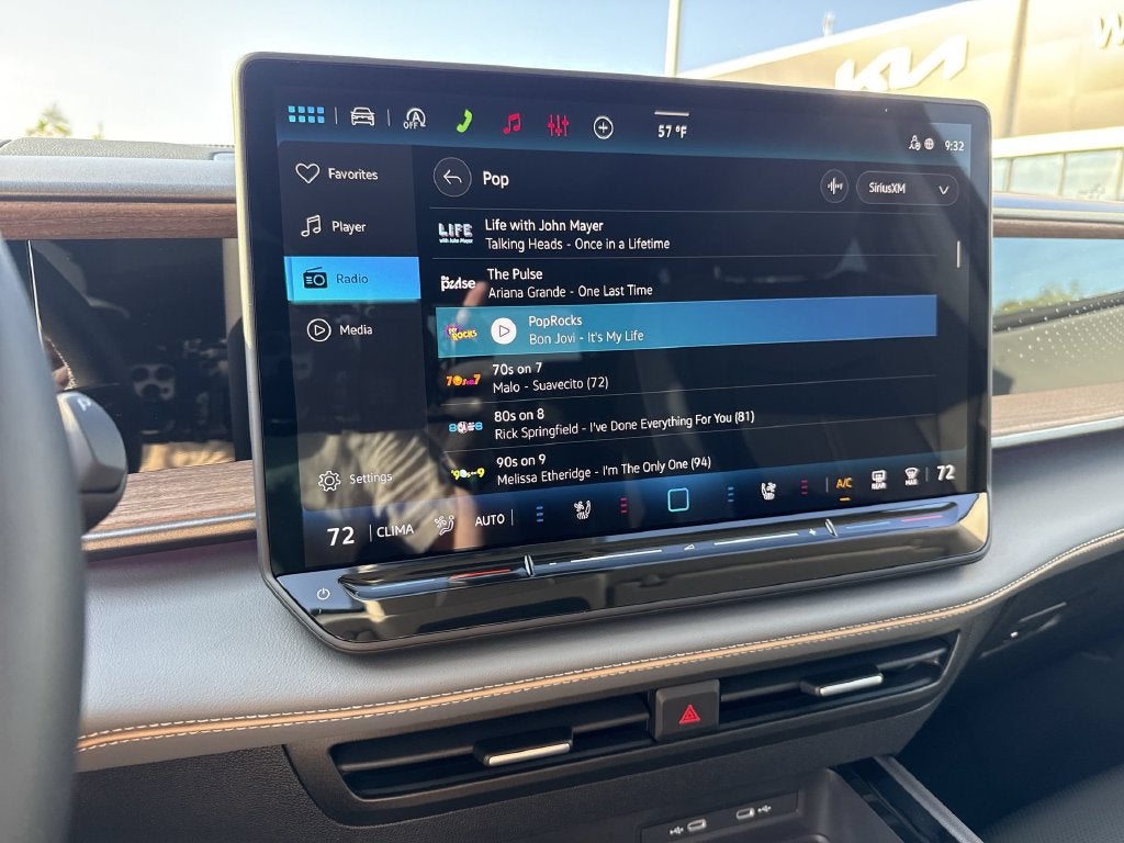 2027 Volkswagen Atlas SE w/Technology