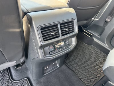 2027 Volkswagen Atlas SE w/Technology