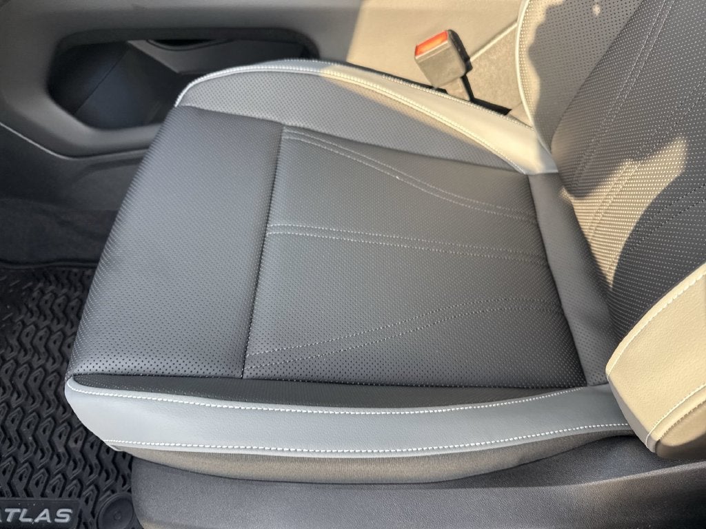 2027 Volkswagen Atlas SE w/Technology