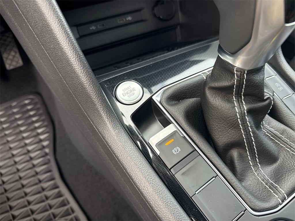 2025 Volkswagen Taos 1.5T SE Black