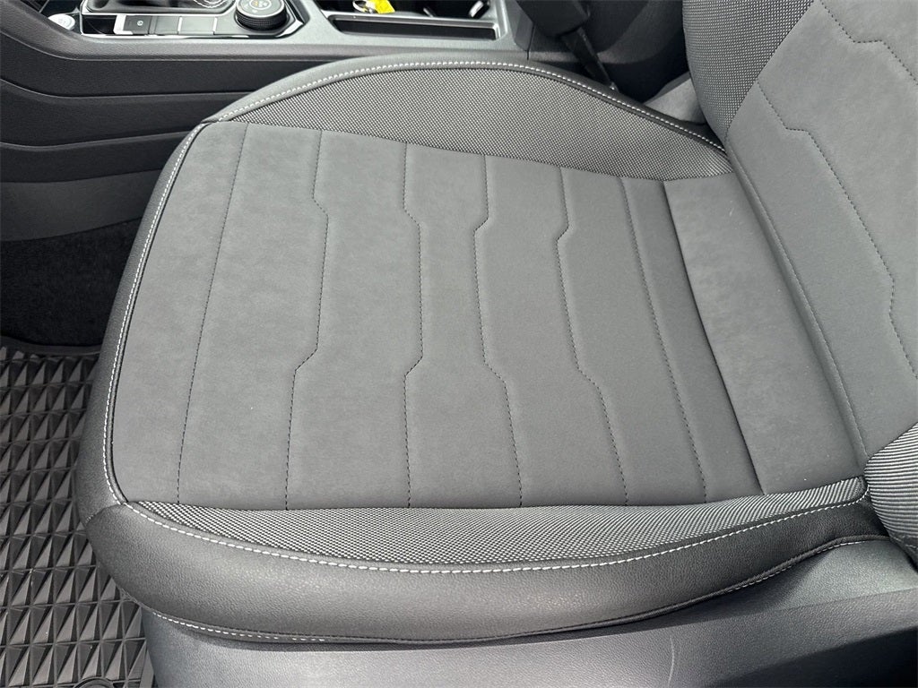 2025 Volkswagen Taos 1.5T SE Black