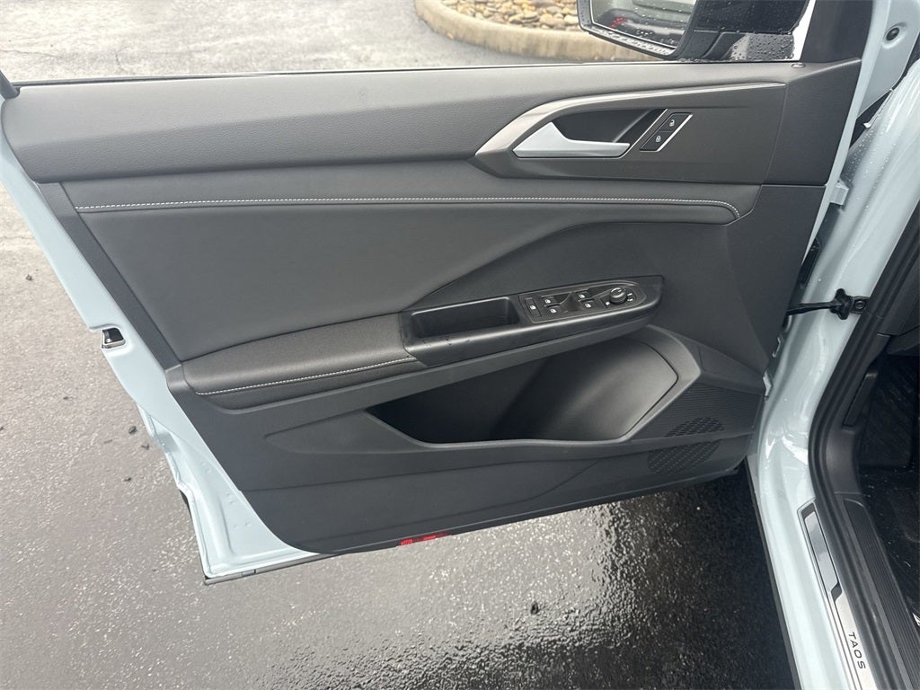 2026 Volkswagen Taos 1.5T SE Black