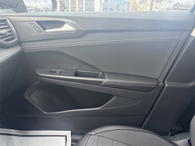 2026 Volkswagen Taos 1.5T SE Black