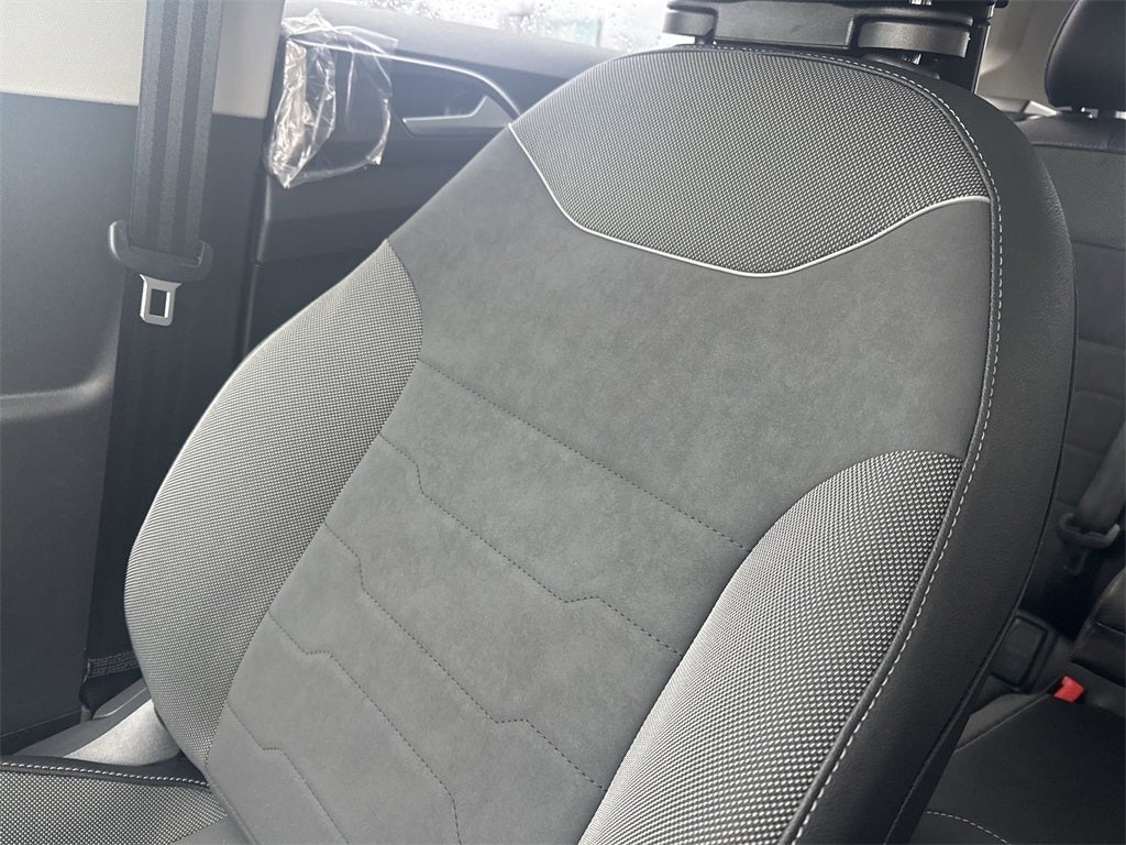 2026 Volkswagen Taos 1.5T SE Black