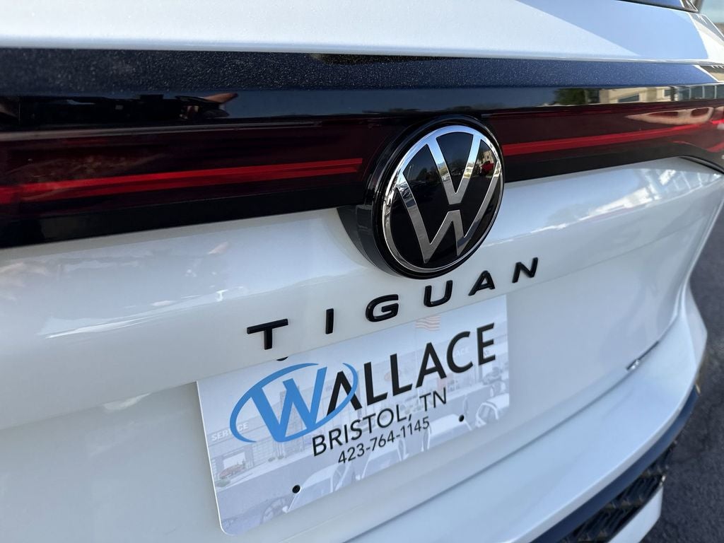 2026 Volkswagen Tiguan 2.0T SE R-Line Black