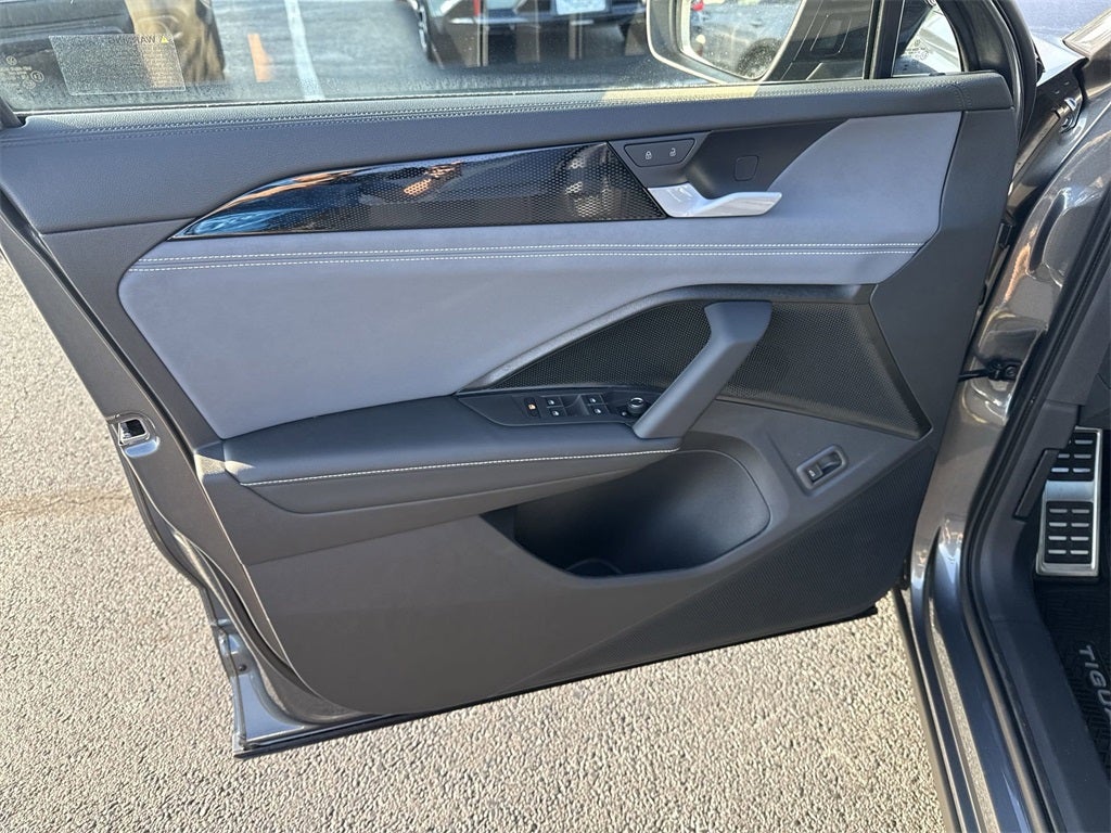 2025 Volkswagen Tiguan 2.0T SE R-Line Black